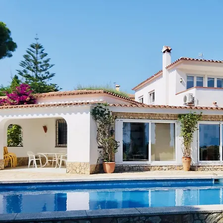 بيت للعطل Ensueno Costabravasi *